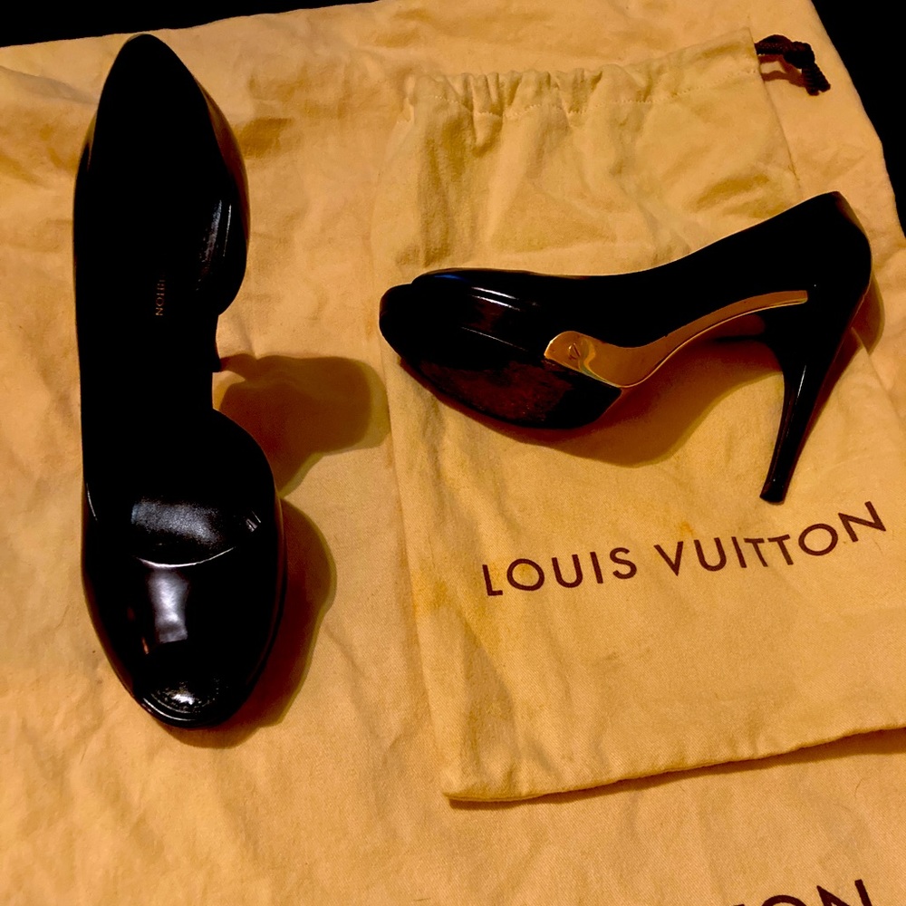 Louis Vuitton Paris pumps!